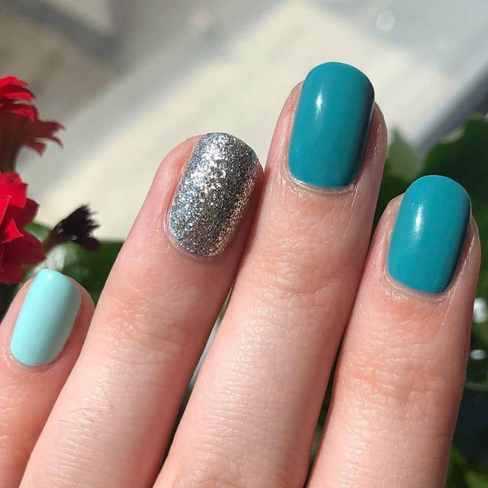 OPIさんのインスタグラム写真 - (OPIInstagram)「@melaniemorgann's nails giving us serious mermaid vibes! #OPIObsessed #ColorIsTheAnswer⁣⠀ ⁣⠀ #mermaidnails #sparkle #color #notd  #nailsonpoint #nailswag」4月24日 3時03分 - opi