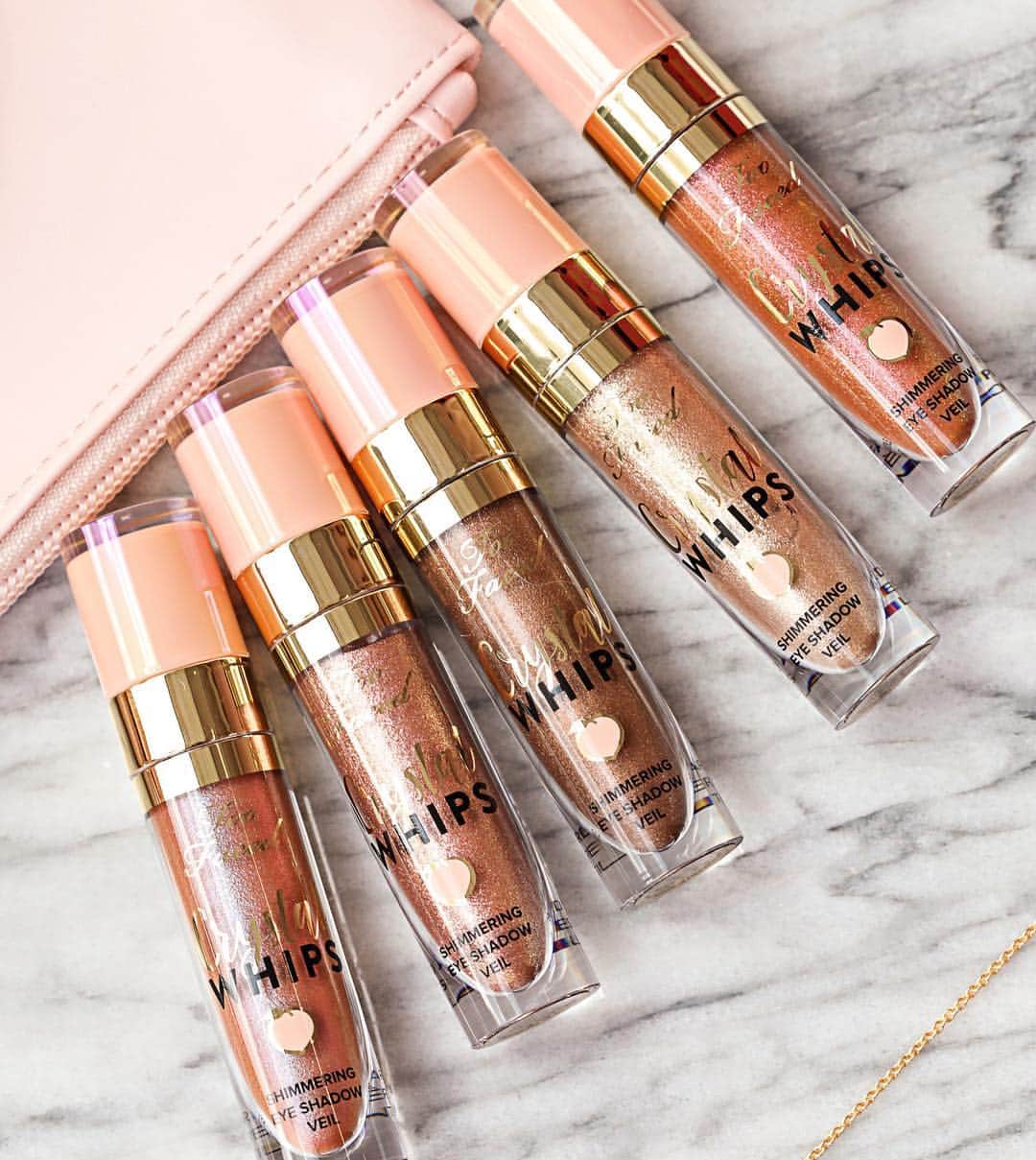 Too Facedさんのインスタグラム写真 - (Too FacedInstagram)「We just DROPPED a NEW 🍑 Babes!! Pat our Crystal Whips sheer, lightweight eye shadow formula anywhere you want extra shimmer; it looks great on cheekbones, collarbones…even lips! 🤩 Available NOW in 6 shades on toofaced.com and @sephora online! #tfpeachesandcream #toofaced」4月24日 3時03分 - toofaced