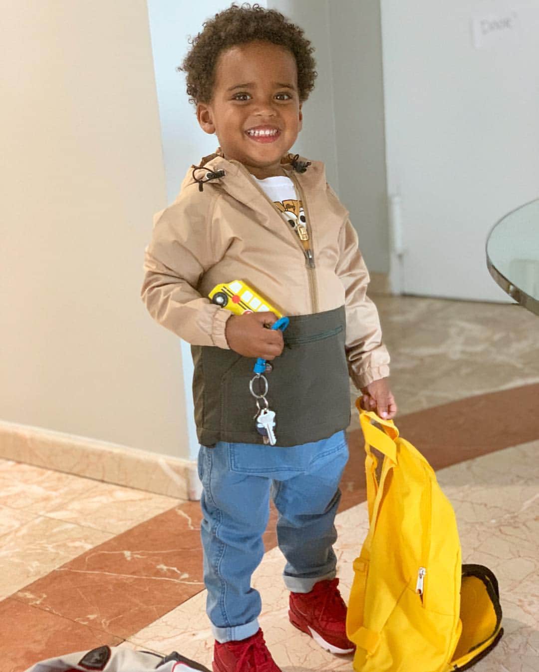 Angela Simmonsさんのインスタグラム写真 - (Angela SimmonsInstagram)「School boy 🤗 once again he picked his shoes . Guess my days of picking out full outfits is over 😭」4月24日 3時09分 - angelasimmons