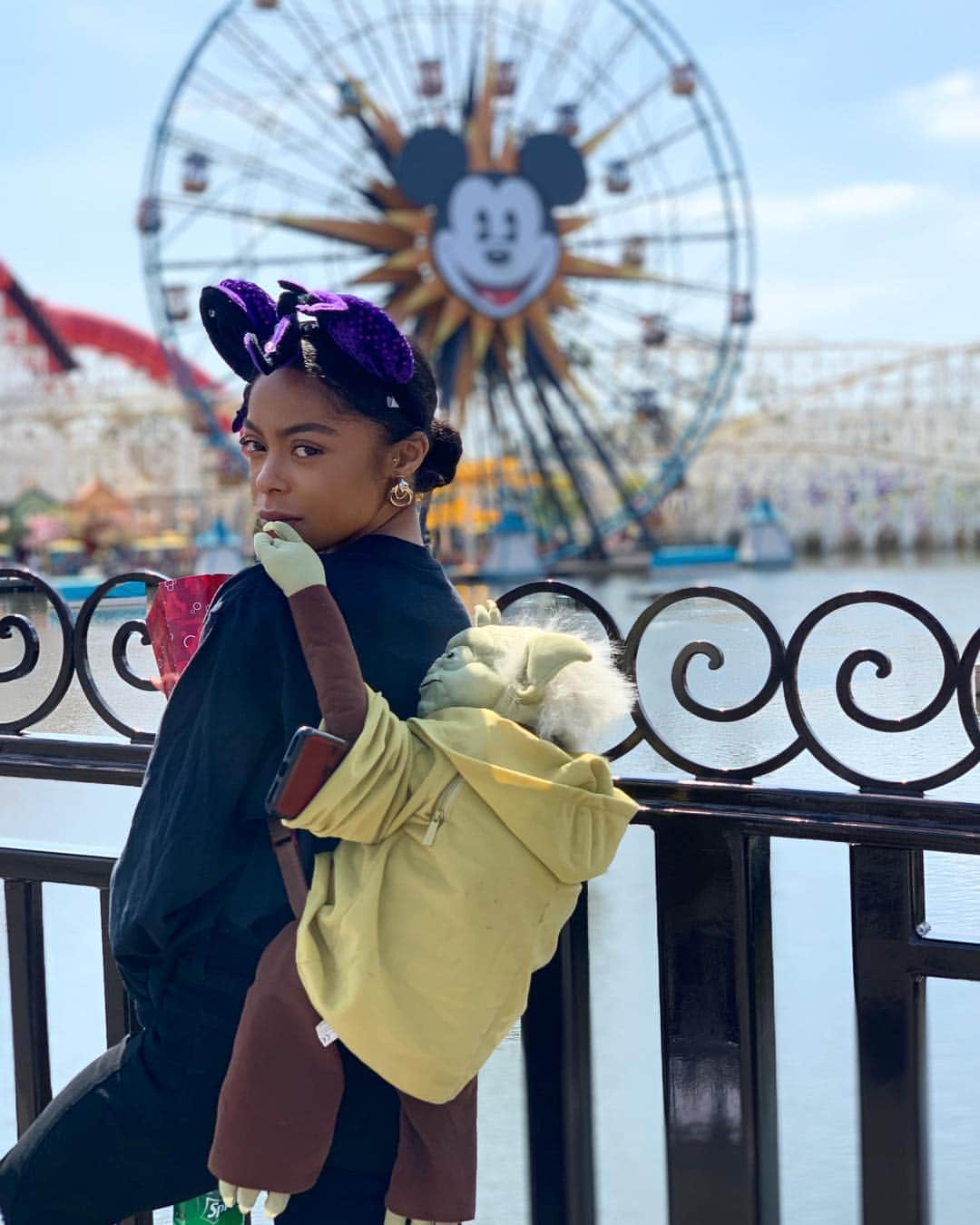 Kaelynn KK Gobert-Harrisさんのインスタグラム写真 - (Kaelynn KK Gobert-HarrisInstagram)「Best backpack @disneyland has ever created.」4月24日 3時24分 - kaelynnharris