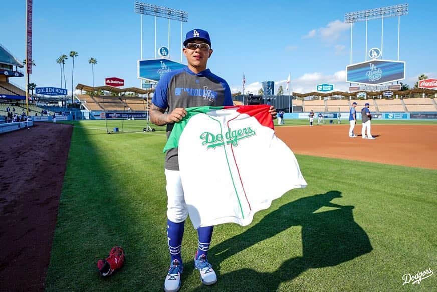 Los Angeles Dodgersさんのインスタグラム写真 - (Los Angeles DodgersInstagram)「Join us for Mexican Heritage Night at Dodger Stadium on May 8! Purchase a special ticket pack and get this exclusive jersey. 🎟: Dodgers.com/Mexico」4月24日 3時45分 - dodgers