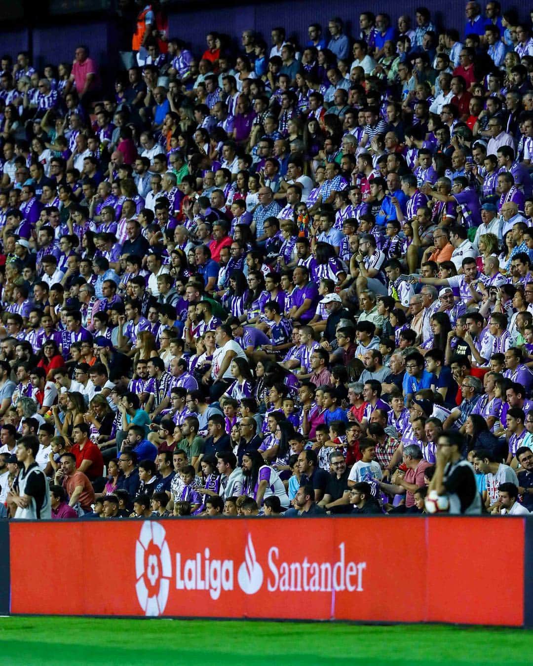 LFPさんのインスタグラム写真 - (LFPInstagram)「Guess the stadium _______. Guess the team _______.  Clue: 💜 • #LaLigaSantander #LaLiga」4月24日 3時46分 - laliga