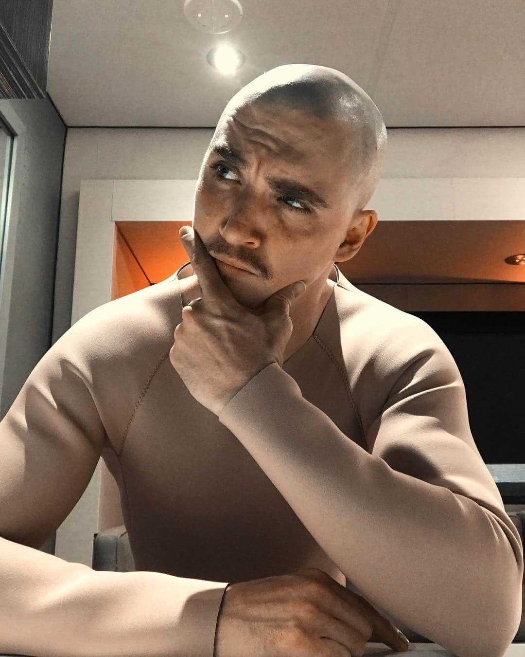 カイル・ガルナーのインスタグラム：「Sometimes you gotta shave your head bald and cram yourself into a flesh colored wet suit. Happy Tuesday everybody :)」