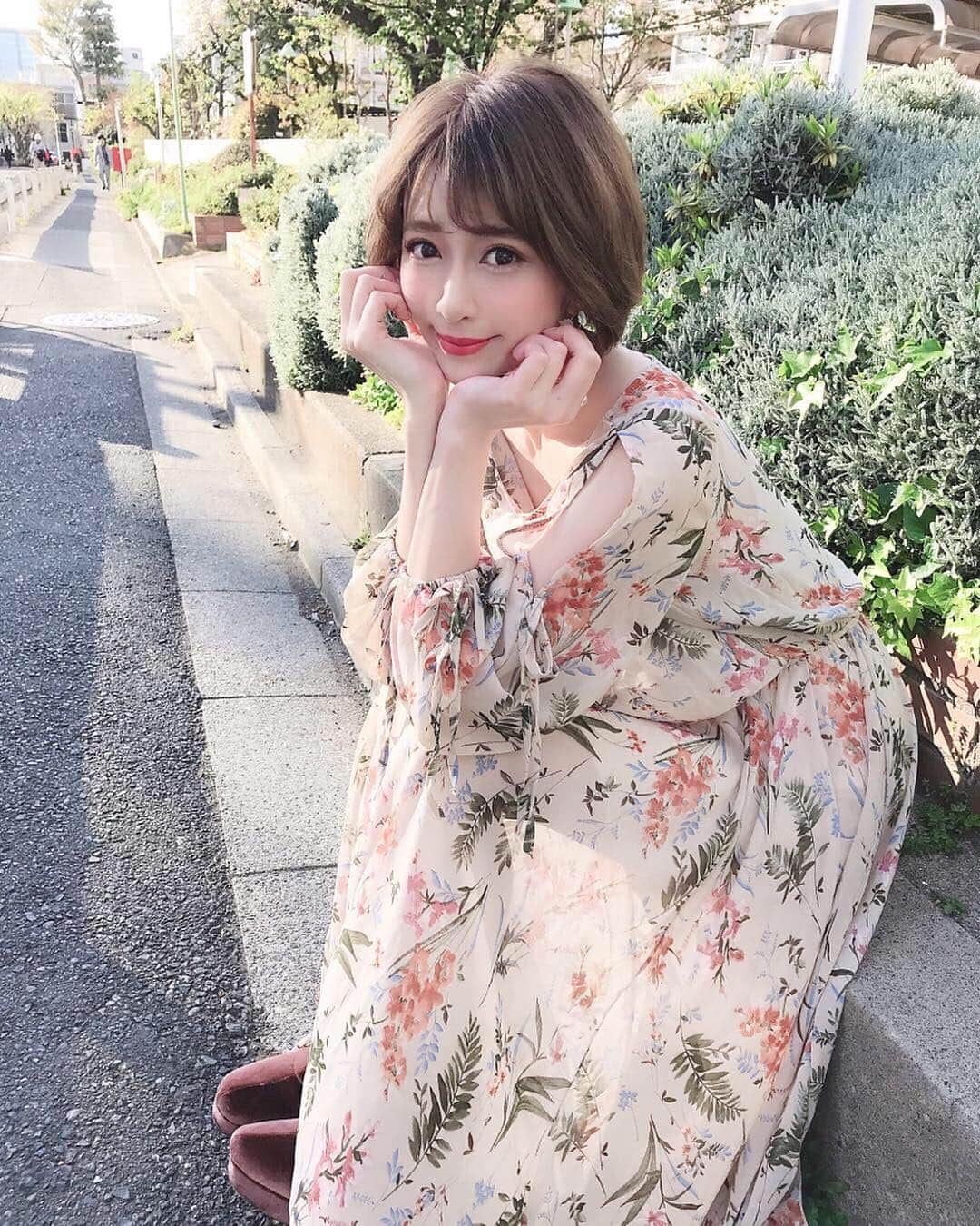 新部宏美さんのインスタグラム写真 - (新部宏美Instagram)「🧡🌿🌷🕊 * 半年ぶりにゴルフのクラブに触りました🏌️‍♀️ また0からのスタート☺️笑 5月のコース復帰に向けて少し練習していかないと☺️💦 * 毎日ぽかぽか陽気なので外で運動するのが気持ちよくなってきたのがうれしい🧡🧡 ワンピースは#dahi です👗 * * * #ootd#ワンピース#ダヒ#スナイデル#ゴルフ#ゴルフ女子」4月23日 18時56分 - piromin_1202