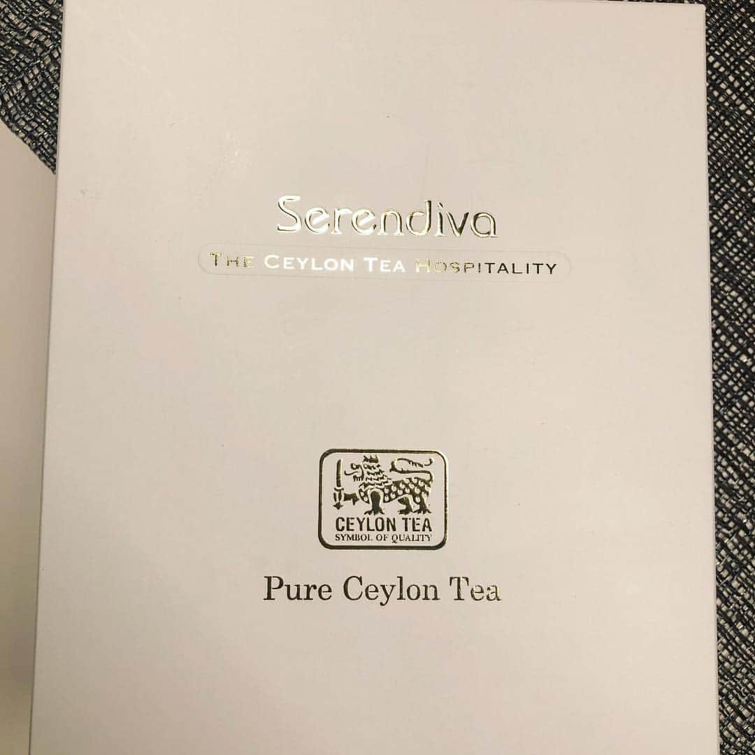 望月理恵さんのインスタグラム写真 - (望月理恵Instagram)「ここの紅茶が大好きです。 スリランカのお茶。 何度も訪れている 大好きな国、スリランカ。 今回の同時爆破テロ、 悲しい気持ちでいっぱいです。 宗教は何のためにあるんでしょうか。 心よりお悔やみ申し上げます。」4月23日 19時03分 - mochiee28