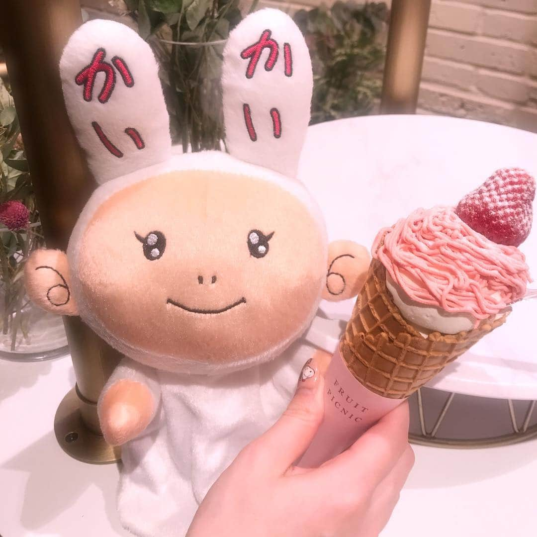 夢咲りおなさんのインスタグラム写真 - (夢咲りおなInstagram)「今流行ってるフルーツピクニック行ってきたよ🍓  内装からデザートまで可愛過ぎでした♡⍢⃝ .  店内の奥がピクニックしてる気分で 食事出来るから楽しい(*´꒳`*) .  いちごのアイスも美味しかったよ🍨🍓 @fruit_picnic . .  #fruitpicnic #フルーツピクニック#いちご#インスタ映え#カフェ#原宿#可愛い#アイス#かいかいきき」4月23日 19時03分 - yumerio0906