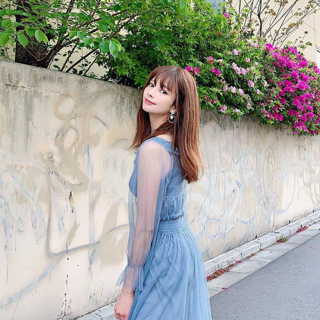 得あゆさんのインスタグラム写真 - (得あゆInstagram)「ひらひら〜🌺✨ 春の次は夏も楽しみなのです🍉 #どの季節も楽しすぎて #あー毎年休憩する暇がない #そんな人生楽しそう #花のある暮らし 笑 ・ ・ ・ ・ ・ ・ ・ ・ ・ #コーデ#コーディネート#シンプルコーデ#春#ワンピース #プチプラコーデ#サンダル#東京#散歩#インスタ映え#カメラ女子#お洒落#大人カジュアル#大人可愛い#ランチ#春コーデ#デート#撮影#新大久保#韓国#韓国ファッション#セレクトショップ#japanesegirl#cafe#springfashion#koreafashion」4月23日 19時07分 - tokuayu819