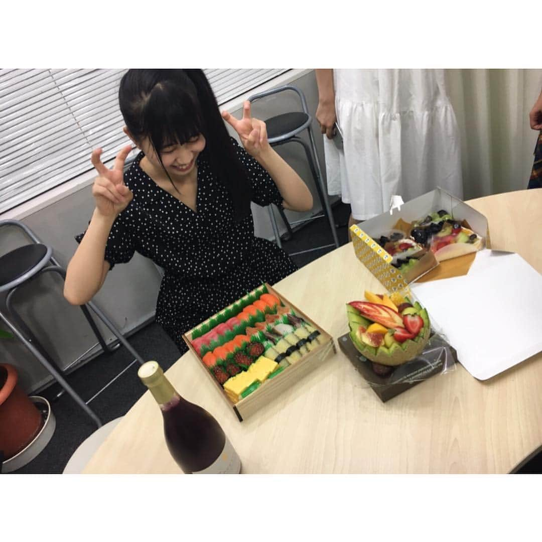 虹のコンキスタドールさんのインスタグラム写真 - (虹のコンキスタドールInstagram)「7/14は虹コン結成日🌈 結成日当日は横浜ベイホールにてライブを行います！  その日にお待ちかね、赤組オリジナル曲を初お披露目✨❤️ 果たしてどんな曲になっているのか、、お楽しみに！  チケット一般販売については後日発表となります◎ よろしくお願いします！！ #虹コン #2zicon #ニジスタグラム #赤組 #鶴見萌 #中村朱里 #根本凪 #的場華鈴 #大和明桜 #とにかく楽しい虹コン #ブレはニジスタ映え #すぐ床で寝る」4月23日 19時14分 - 2zicon