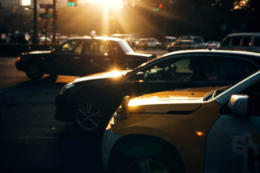 りょーたのインスタグラム：「light✨🚕 Tokyo/Japan ・ あったかくなってきたからそろそろスナップ再開したい📸🚶 ・ ・ ▼Follow & Tag▼ @team_jp #team_jp_ @indies_gram #indies_gram ・ ・」