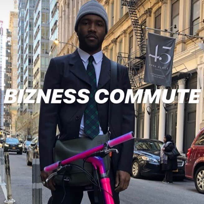 Dazed Magazineさんのインスタグラム写真 - (Dazed MagazineInstagram)「Back to work vibes cc. @blonded stories 👔💼🚴🏾‍♂️ #official #bizness #savetheearth #rideabike #commuter #chic」4月23日 19時18分 - dazed