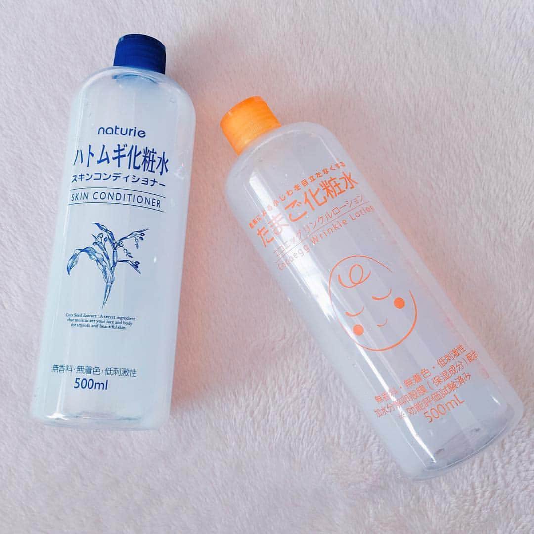 corectyさんのインスタグラム写真 - (corectyInstagram)「スワイプしてね👉👉 最強コスパの『たまご化粧水』って知ってる？♡ ・ 『プチプラ×大容量』 数あるプチプラスキンケア商品の中でも、 この両方を満たしているアイテムは少ないもの。 ・ これを満たす有名な化粧水は『ハトムギ化粧水』ですが、 今回はハトムギ化粧水に似ていて、特別な効果を持っているプチプラ化粧水をご紹介。 ・ その効果はずばり『乾燥小じわを目立たせなくする』ことです。 ハトムギ化粧水にそっくりのパッケージと大容量なのですが、 取り扱っているドラッグストアが多くないため、知る人ぞ知るプチプラ化粧水となっています。 ・ ハトムギ化粧水を代表とする、プチプラ『バシャバシャ系』化粧水をデイリーケアにすれば、 お財布にも、お肌にも優しいスキンケアになること間違いなし♡ ・ ・ ================== ・ #Cocoegg たまご化粧水 988 円（税込） ※価格は編集部調べです。 ﻿・ ================== ・ ・ photo by @nicoool0301 @calino_beauty @lemon_girl_biyou SPECIAL THANKS！  #corecty_makeup や @corecty_net  のタグ付けで、お気に入りコスメを投稿してね！ あなたの写真がSNSに掲載されるかも♡  #コスメ #コスメ垢 #コスメ紹介 #コスメ好きな人と繋がりたい #コスメマニア #おすすめコスメ #ベストコスメ #美容垢さんと繋がりたい #プチプラコスメ #スキンケア #化粧水 #プチプラ化粧水 #motd #뷰티 #たまご化粧水 #ハトムギ化粧水 #コスパコスメ #コスパ最高 #コスメ購入品 #コスメレビュー」4月23日 19時24分 - corecty_net