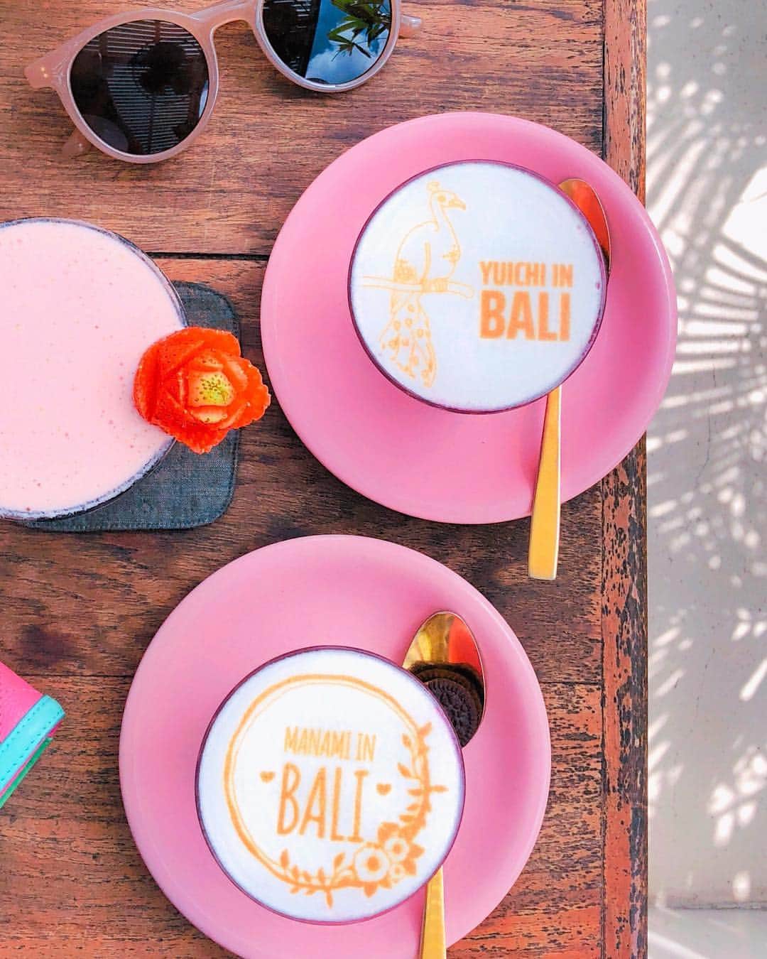 鈴木愛美さんのインスタグラム写真 - (鈴木愛美Instagram)「💓☕️💓☕️💓☕️💓☕️💓 . instaに載せたい写真が 溜まりまくってるー😭❤️💕 . ゆっくり更新して行くから 待っててねぇえ。♡ . . Bali🌺で行きたかったカフェ☕️💋 Pink coffee...❤︎ . 名前も書いてくれたよっ♡♡♡ . @coffeecartelbali . . . #coffee #coffeecartelbali #morning #bali #balicafe #pinkcoffee」4月23日 19時39分 - x.manya.x