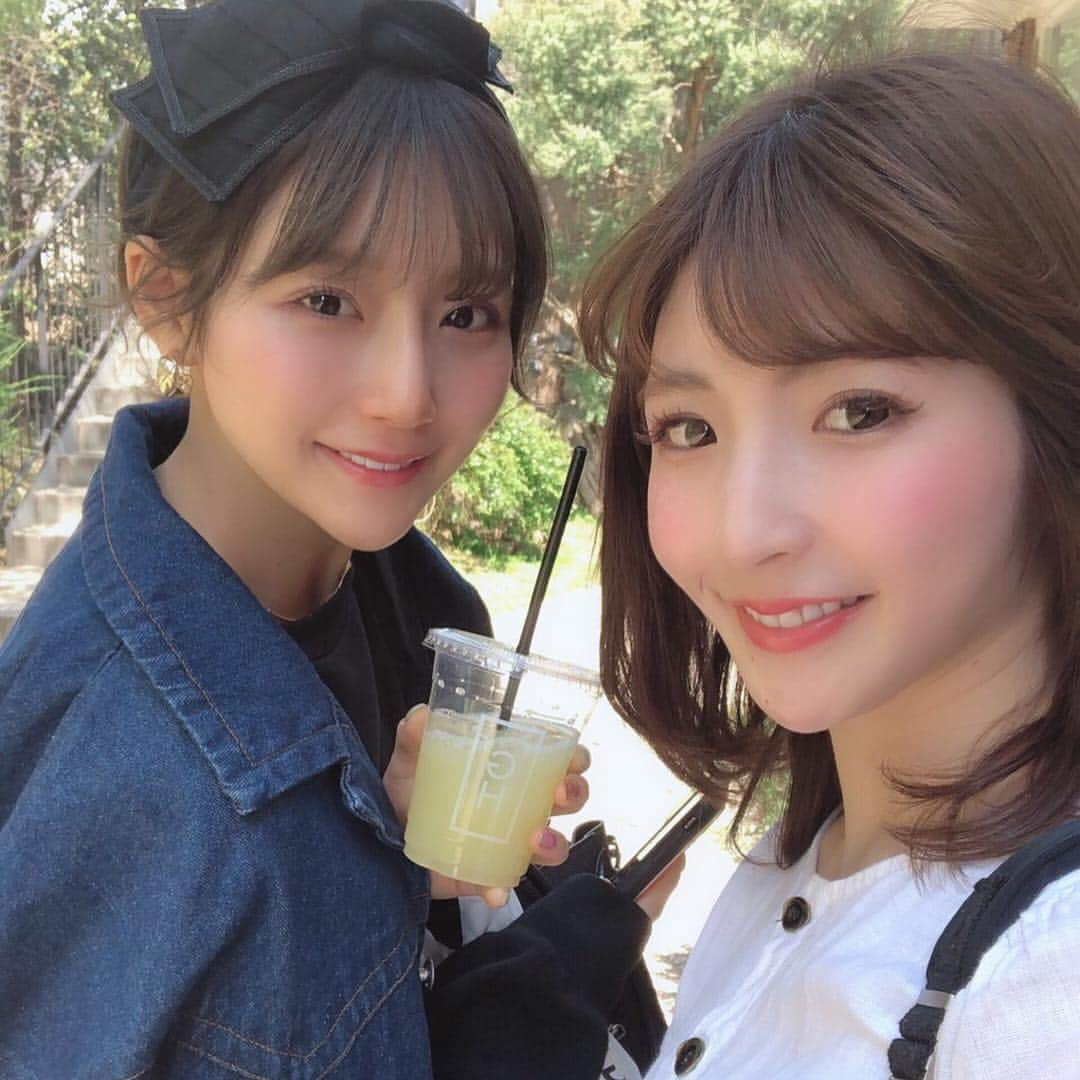 蒼川愛さんのインスタグラム写真 - (蒼川愛Instagram)「きほさんとランチしたときのコーデ載せてなかったので🥰❤️ ぜんぶタグつけてます！ . . 代官山のログロードの奥にあるカフェがすごく好みだった(*ˊᵕˋ*)੭ ੈ 5種類のデリとパンのプレート食べたんだけどね、見た目も華やかでヘルシーだから毎日これ食べたい気持ち🥺🥺 こういう感じのちょっとずつ色々食べれるやつ好きだ〜〜 大好きなツナと玉ねぎときゅうりのデリが最高だった、、🥺❤️ . 店内のパンも焼き菓子もめちゃ美味しいの〜〜自分用にソルトクッキー持ち帰りにしてきほさんの娘ちゃんにはマカロン🎁😚はやく娘ちゃん会いたいなぁ♡ . たくさん話してあっという間の時間でした🌸 最近休みの日も午前中から出かけること多くて、一日が長くなった感じ☺︎健康生活続けるぞ〜〜 . . . . . #ootd#instafashion#Instagram#photo#me#l4l#fashion#cafe#代官山#カフェ#ランチ」4月23日 19時43分 - tougarashi_suki