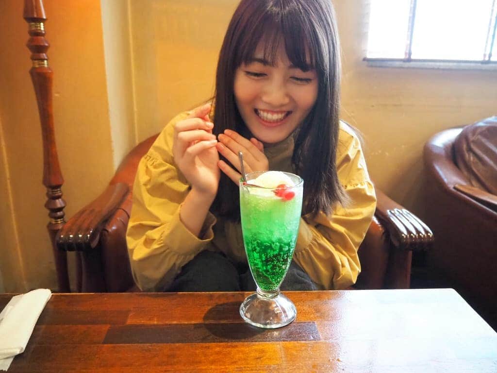 水谷果穂さんのインスタグラム写真 - (水谷果穂Instagram)「はじめてのクリームソーダ！ 美味しすぎてびっくりした！」4月23日 19時53分 - kahomizutani_official