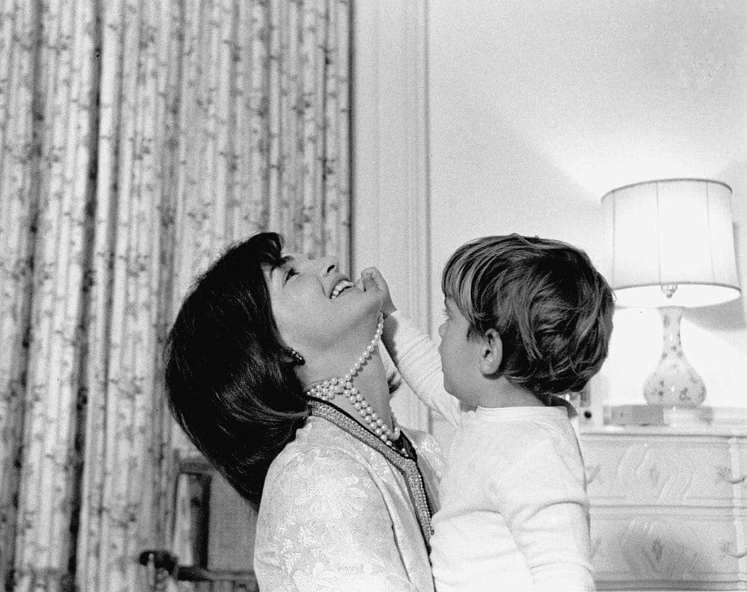 サザビーズさんのインスタグラム写真 - (サザビーズInstagram)「On this day 23 years ago, bidding opened on the sale of Jacqueline Kennedy Onassis's personal collection at Sotheby’s New York. Her triple strand of faux pearls, made famous by this 1962 photograph of a young John-John in his mother's arms, fetched $211,500 despite being compared to necklaces priced around $65 in department stores - showing that value can lie as much with provenance and history as material qualities. Scroll through to see the crowds queuing round the block to view her collection in the days leading up to the 1,300-lot sale which went on to make $34.5 million.  #Sothebys275 #JackieKennedy #OnThisDay」4月23日 19時58分 - sothebys