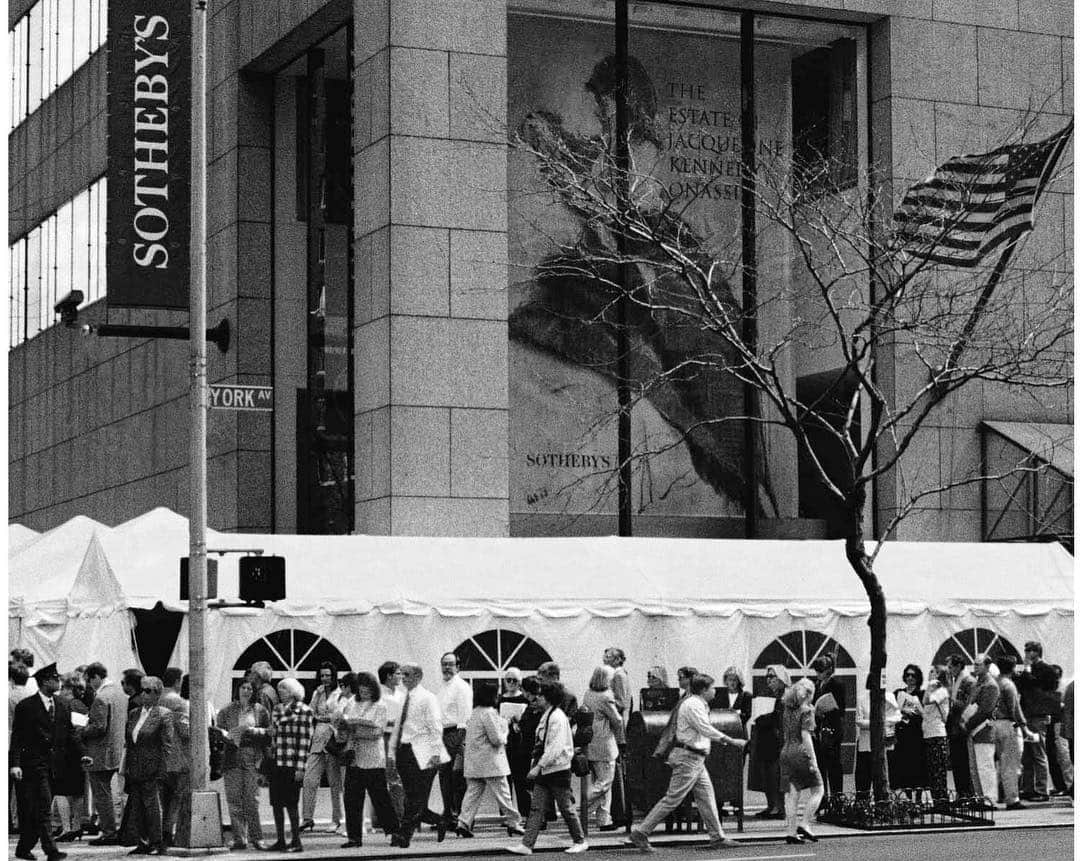 サザビーズさんのインスタグラム写真 - (サザビーズInstagram)「On this day 23 years ago, bidding opened on the sale of Jacqueline Kennedy Onassis's personal collection at Sotheby’s New York. Her triple strand of faux pearls, made famous by this 1962 photograph of a young John-John in his mother's arms, fetched $211,500 despite being compared to necklaces priced around $65 in department stores - showing that value can lie as much with provenance and history as material qualities. Scroll through to see the crowds queuing round the block to view her collection in the days leading up to the 1,300-lot sale which went on to make $34.5 million.  #Sothebys275 #JackieKennedy #OnThisDay」4月23日 19時58分 - sothebys