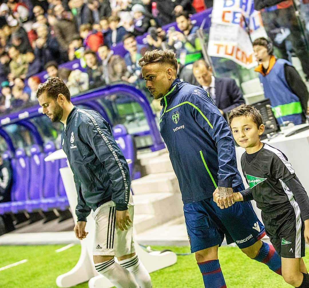 レバンテUDさんのインスタグラム写真 - (レバンテUDInstagram)「FOCUS #LevanteRealBetis #ElClubQuePortemAlCor 💙❤ ---- #LevanteUD #Laliga #LaLigaSantander #MachoLevante #OrgullGranota #futbol #football」4月23日 19時54分 - levanteud