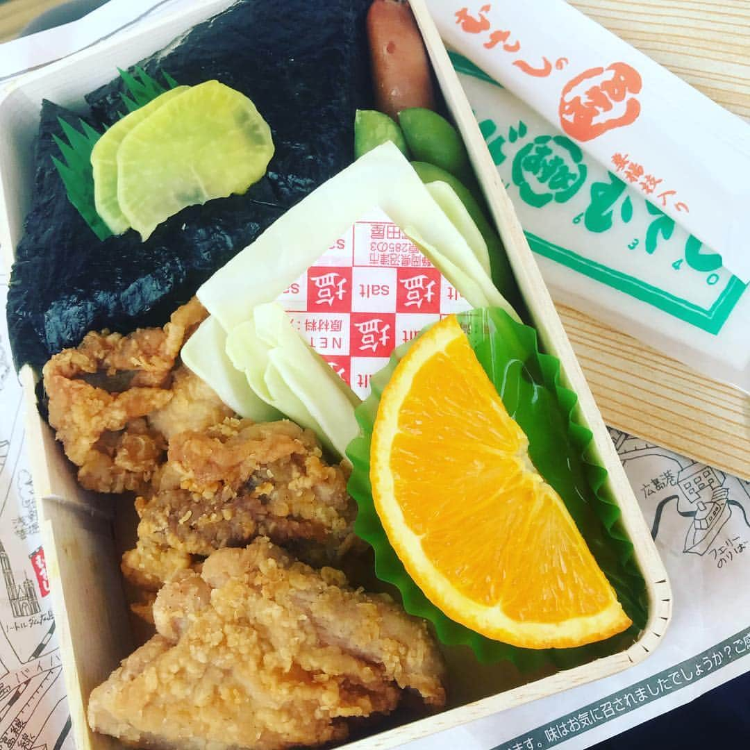 緒月遠麻さんのインスタグラム写真 - (緒月遠麻Instagram)「☺︎ 稽古休みに シュパーッと広島へ🍁⛩ ずーっと行けてなかった お墓参り 行けて良かった👵✨ ✨ 広島は #カープ 一色⚾️ 便乗して #カープソックス  買ってみた☺️🧦 かわゆい。」4月23日 19時59分 - toma_ozuki