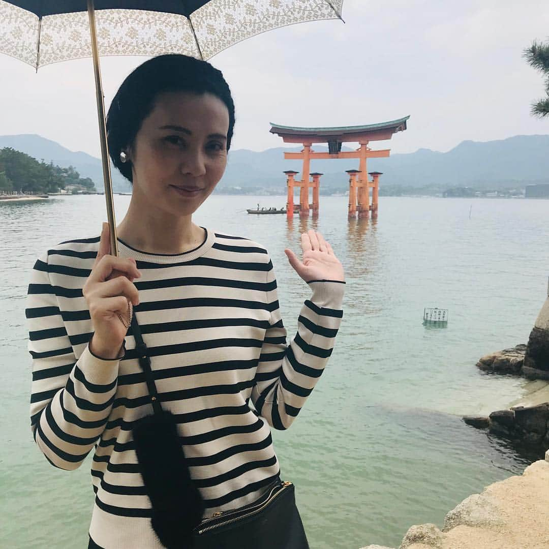 緒月遠麻さんのインスタグラム写真 - (緒月遠麻Instagram)「☺︎ 稽古休みに シュパーッと広島へ🍁⛩ ずーっと行けてなかった お墓参り 行けて良かった👵✨ ✨ 広島は #カープ 一色⚾️ 便乗して #カープソックス  買ってみた☺️🧦 かわゆい。」4月23日 19時59分 - toma_ozuki