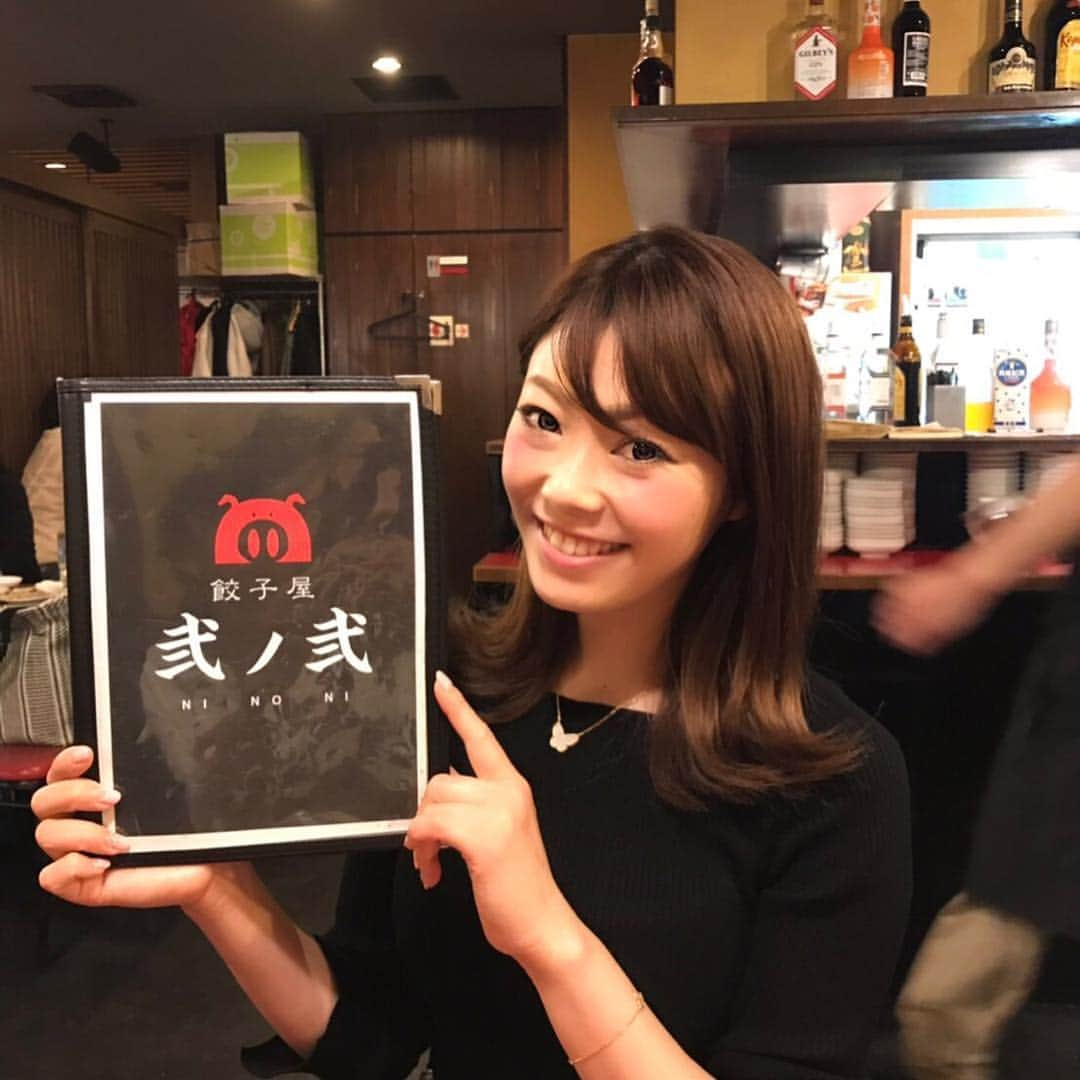 アレルギーナビゲーター 細川真奈 ❤さんのインスタグラム写真 - (アレルギーナビゲーター 細川真奈 ❤Instagram)「#食物アレルギー_福岡 . #福岡グルメ 。 食べ歩き3軒目は… コスパが良いとのことで評判の 「弐ノ弐」大名店さんへ行ってきました🥟✨ . 餃子については 電話で事前確認をしていて #卵不使用 #乳製品不使用 #ナッツ不使用 とのこと。 別メニューに関しては、お店に着いてからその場で確認しました。 ただ、居酒屋さんですので ※コンタミネーション🆖の方はご自身でご判断ください。 . オーダーしたメニューは（スワイプ③枚目から順に電話） ☑︎コリコリ中華クラゲ ☑︎焼餃子・水餃子 ☑︎名物・四川麻婆豆腐（激辛） の全4品。 個人的には、こちらの焼餃子の方が好きだったかな〜🤔💓 . 店内は年齢層が比較的に若めで、 女子会も多いように感じました👭 サイドメニューも美味しかったし、 また行きたいお店リストに追加🌟 . . #弐ノ弐 #弐ノ弐大名店 #博多ひとくち餃子 #卵アレルギー #乳製品アレルギー #山芋アレルギー #ナッツアレルギー #食物アレルギー #アレルギー #大人の食物アレルギー #アレルギーナビゲーター #foodallergy #foodallergies #allergynavigater #食物アレルギー_博多 #食物アレルギー_外食 #食物アレルギー_餃子 #食物アレルギー_居酒屋」4月23日 20時07分 - manahosokawa