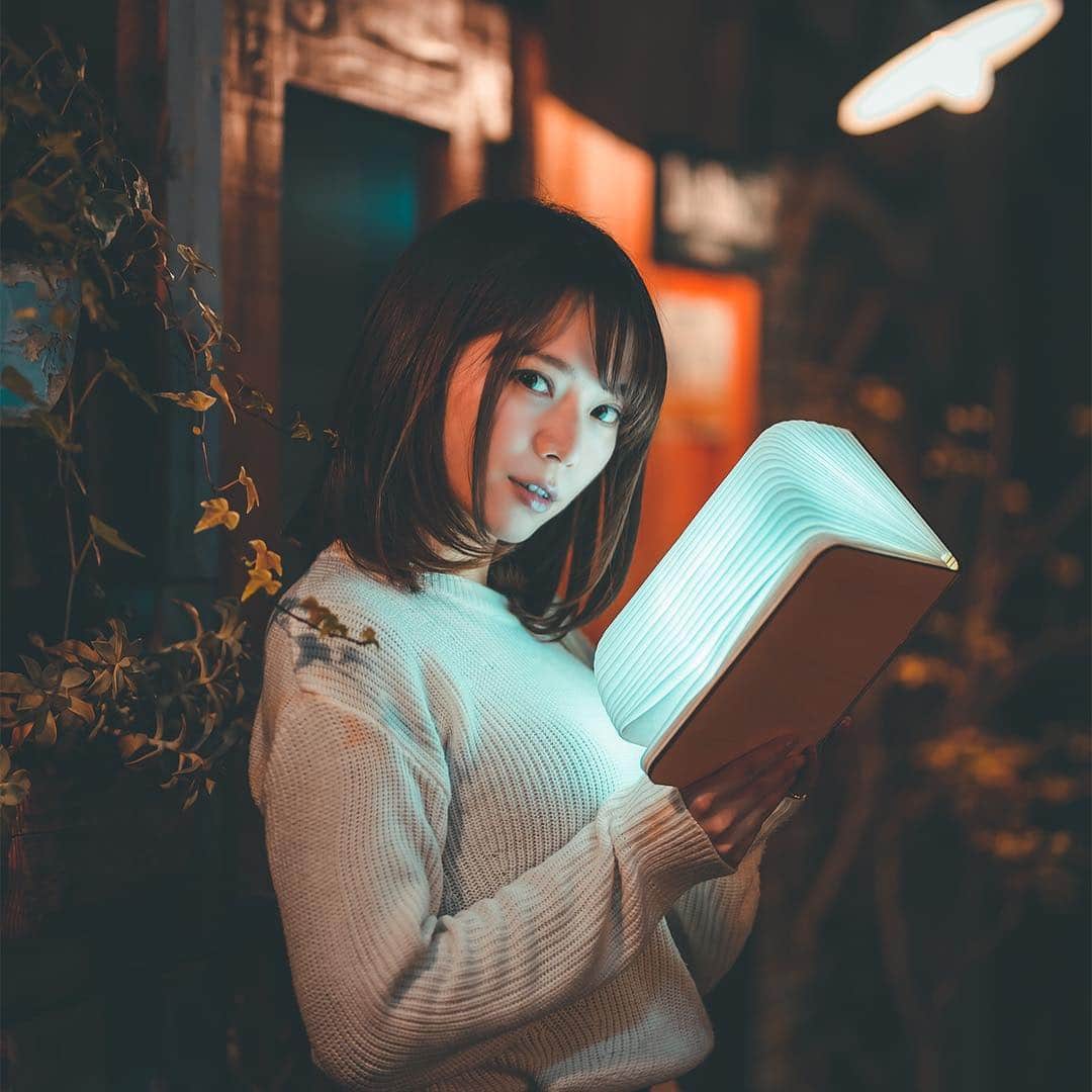 青山日和さんのインスタグラム写真 - (青山日和Instagram)「ㅤㅤㅤㅤㅤㅤㅤㅤㅤㅤㅤㅤㅤ ㅤㅤㅤㅤㅤㅤㅤㅤㅤㅤㅤㅤㅤ upしてなかったシリーズ📚夜photoチャレンジ☃️ 光が限られているから角度とかで本当にすごく変わるけど、散歩しながら写真撮るの楽しい✨ ㅤㅤㅤㅤㅤㅤㅤㅤㅤㅤㅤㅤㅤ #イルミネーション #本 #読書 #散歩 #ポートレート #ボブ #ショートボブ #ヘアスタイル #ポートレートモデル #ポトレ #ニット #梅田 #中崎町 #幻想的 #写真 #写真好きな人と繋がりたい #portrait #photo #knit #osakalife #osaka #umeda #hair #art #naruto」4月23日 20時12分 - hiyo131131