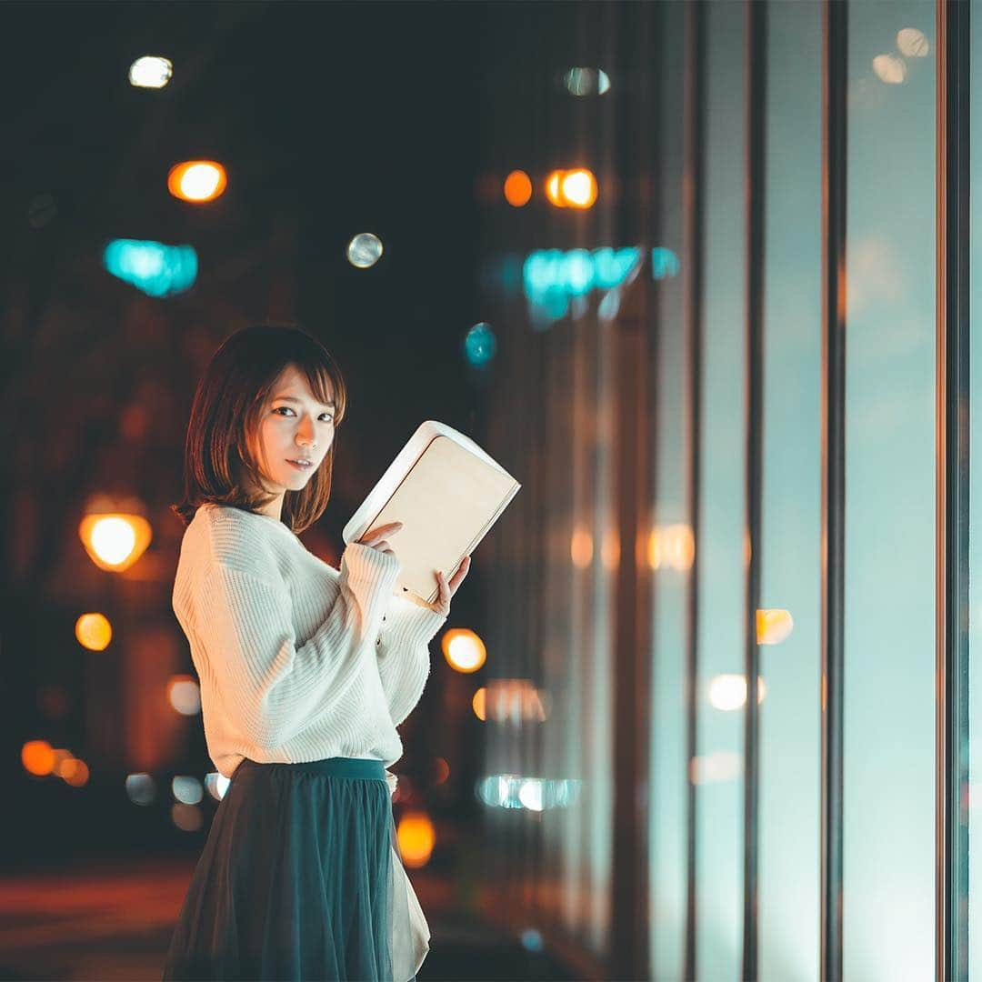 青山日和さんのインスタグラム写真 - (青山日和Instagram)「ㅤㅤㅤㅤㅤㅤㅤㅤㅤㅤㅤㅤㅤ ㅤㅤㅤㅤㅤㅤㅤㅤㅤㅤㅤㅤㅤ upしてなかったシリーズ📚夜photoチャレンジ☃️ 光が限られているから角度とかで本当にすごく変わるけど、散歩しながら写真撮るの楽しい✨ ㅤㅤㅤㅤㅤㅤㅤㅤㅤㅤㅤㅤㅤ #イルミネーション #本 #読書 #散歩 #ポートレート #ボブ #ショートボブ #ヘアスタイル #ポートレートモデル #ポトレ #ニット #梅田 #中崎町 #幻想的 #写真 #写真好きな人と繋がりたい #portrait #photo #knit #osakalife #osaka #umeda #hair #art #naruto」4月23日 20時12分 - hiyo131131