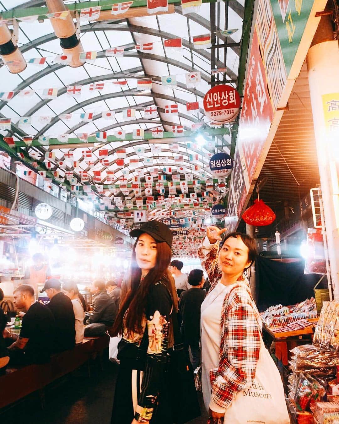 ほな・いこかのインスタグラム：「韓国🇰🇷Korea 日本から出たことのなかったわたしは、韓国の地に降り立ったのです。みんな優しいんだけどどういうことなの。カムサハムニダ……♡」