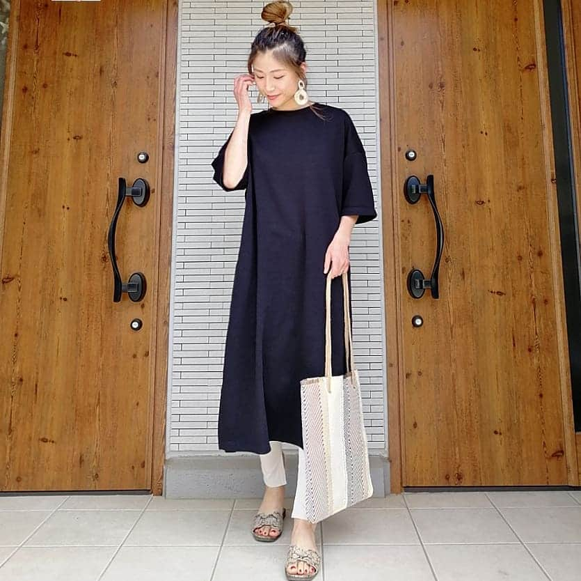 aicoco0202さんのインスタグラム写真 - (aicoco0202Instagram)「✳︎ ✳︎ ✳ ✳ ✳ ✳︎ ★#outfit ★ ✳︎ ✳︎ ✳ ✳ ✳ GUの#スリットTワンピース に UNIQLOの#リブスリットレギンス で ゆったりラクチンSTYLE☻♫ ✳ ✳ ✳ 今日も日差しが強くて暑かった〜！ ✳ ✳ ✳ ✳ ✳ Onepiece… @gu_global @gu_for_all_ #GU#ジーユー#gu_for_all Leggings… @uniqlo @uniqlo_ginza @uniqlo_with #UNIQLO#ユニクロ Shoes… @titivatejp #titivate#titivatestyle Bag…@coca_official_store ✳ ✳ ✳ ✳ #春コーデ#今日のコーデ#プチプラコーデ#大人カジュアル#カジュアルコーデ#シンプルコーデ#ママコーデ#ママファッション#プチプラ#uniqloginza2019SS#ユニジョ#ユニクロワイド族 #locari#GUMANIA#大人GU部#gu_for_all#GUコーデ#ジユジョ#お洒落さんと繋がりたい」4月23日 20時25分 - aicoco0202