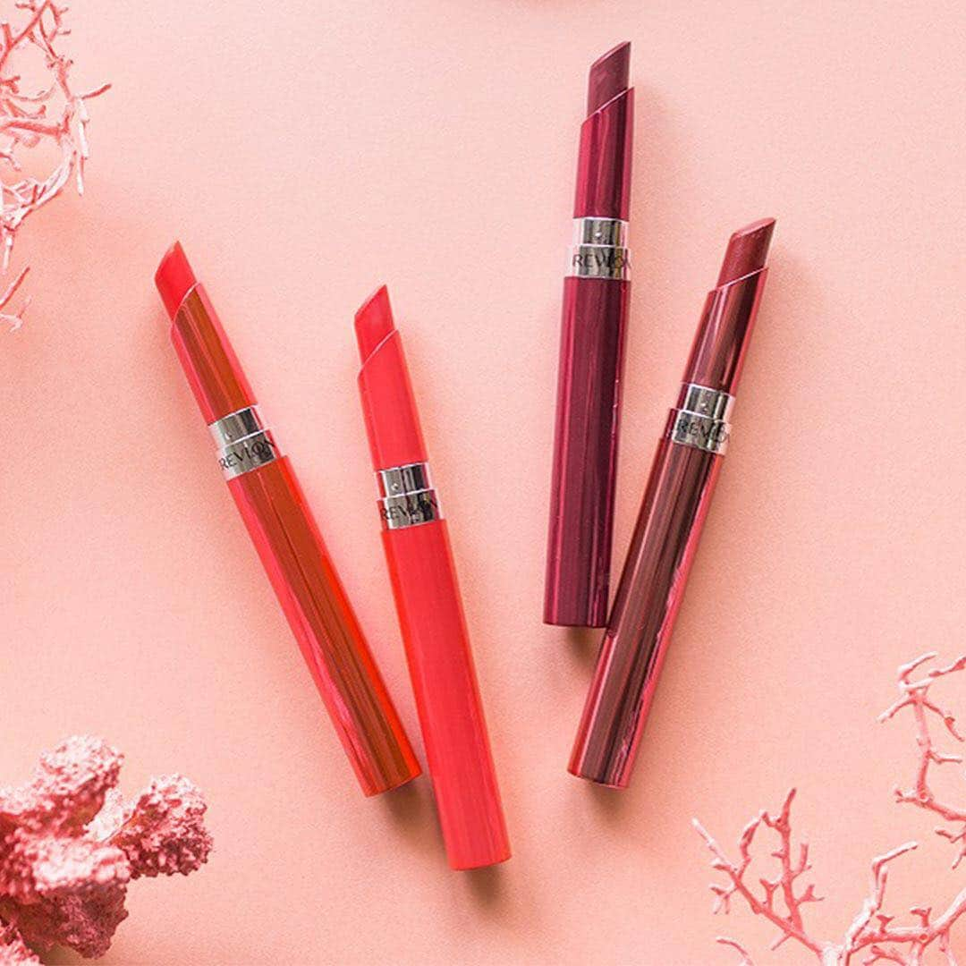 revlon japanさんのインスタグラム写真 - (revlon japanInstagram)「珊瑚色リップが新登場﻿ ﻿ 今年のトレンドカラー、#リビングコーラル はチェックした？﻿ リビングコーラルとは、肌が映える、イキイキとしたコーラルピンクのこと。﻿ ﻿ 生ツヤな仕上がりで、潤うのに高発色で人気のレブロン ウルトラHD ジェル リップカラー から登場するのは、そんなトレンドカラーの新色たち。﻿ ﻿ 珊瑚色にツヤめくくちびるで、トレンドを取り入れながら、肌もパッとトーンアップさせてみない？﻿ ﻿ ———﻿ レブロン ウルトラ HD ジェル リップカラー﻿ 1,300円 (税抜)﻿ ———﻿ ﻿ #レブロン #レブロンリップ #新作コスメ」4月23日 20時37分 - revlonjapan