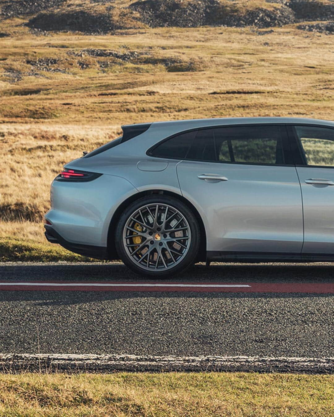 Porscheさんのインスタグラム写真 - (PorscheInstagram)「The Panamera Turbo Sport Turismo is always one step ahead: in design, in performance, and in functionality. #Porsche #Panamera #PorschePanamera #PanameraTurbo #PanameraSportTurismo  __  Combined fuel consumption in accordance with EU 6: Panamera Turbo Sport Turismo: 10,6 l/100 km; CO2 emissions: 243 g/km __ Combined fuel consumption in accordance with EU 6: Panamera Turbo: 10,4 l/100 km; CO2 emissions: 238 g/km」4月23日 20時40分 - porsche