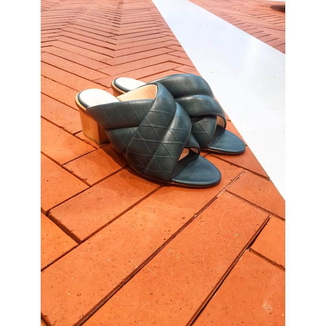 テーリポルキさんのインスタグラム写真 - (テーリポルキInstagram)「We are taking a part FASHION REVOLUTION WEEK 22nd-28th April 2019 👡 Meet Carla who is working in the stitching section in the factory. 🥿 We are producing our shoes in Sao Joao da Madeira, Portugal. 👡 Follow the story for more information through the whole week. 🥿 #imadeyourshoes #finnishdesign #sustainability #madeinportugal #shoes #terhipölkkistore  The more people who ask #whomademyclothes, the more brands will listen.👡 Use your voice and your power to change the fashion industry.🥿 #whomadeyourshoes  Together we are stronger. #TERHIPÖLKKI」4月23日 20時43分 - terhipolkkishoes