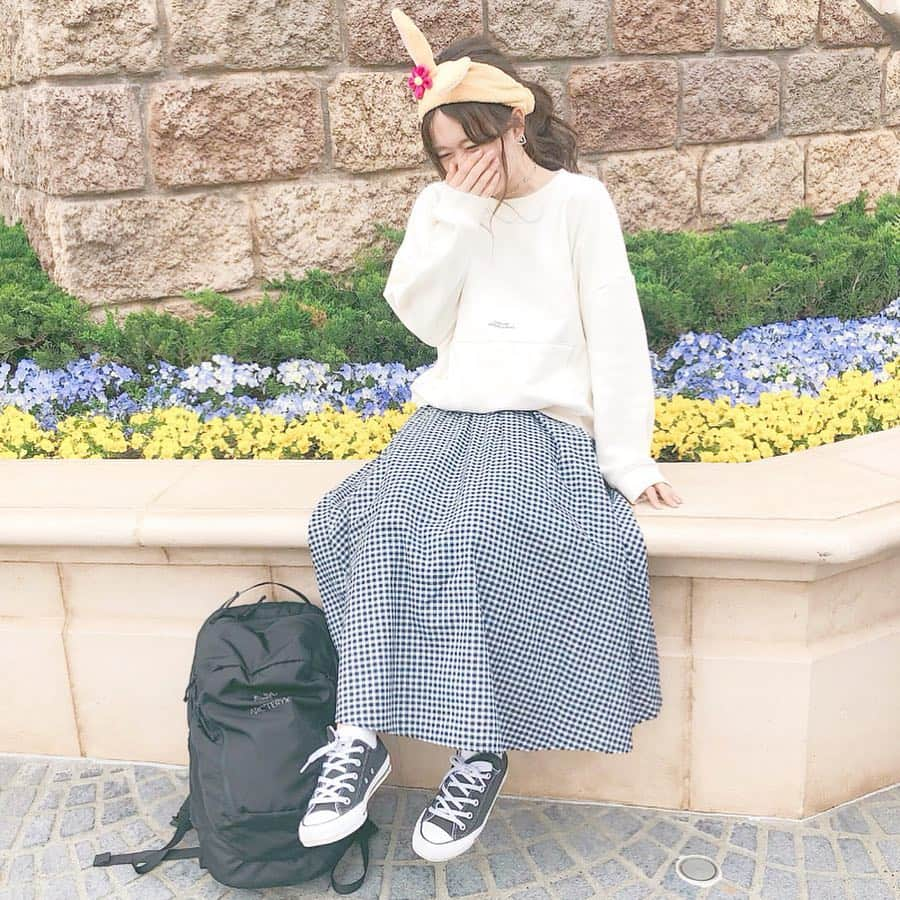 haruさんのインスタグラム写真 - (haruInstagram)「ㅤㅤㅤㅤㅤㅤㅤㅤㅤㅤㅤㅤㅤ ㅤㅤㅤㅤㅤㅤㅤㅤㅤㅤㅤㅤㅤ #ootd ㅤㅤㅤㅤㅤㅤㅤㅤㅤㅤㅤㅤ この前の かほちゃんとのディズニー♡ ㅤㅤㅤㅤㅤㅤㅤㅤㅤㅤㅤㅤㅤ ドレスコード がギンガムチェックだったので 私はスカートにいれて トップスを @lilou__official の スウェットに♡♡♡ ㅤㅤㅤㅤㅤㅤㅤㅤㅤㅤㅤㅤㅤ ㅤㅤㅤㅤㅤㅤㅤㅤㅤㅤㅤㅤㅤ 合わせやすいし ポケットの上に書かれた小さな文字が かわいすぎてたまらんです(˶‾᷄ ⁻̫ ‾᷅˵)💓☜﻿ ㅤㅤㅤㅤㅤㅤㅤㅤㅤㅤㅤㅤㅤ ㅤㅤㅤㅤㅤㅤㅤㅤㅤㅤㅤㅤㅤ ❤︎ tops : #lilou ❤︎ skirt : #color ❤︎ bag : #arcteryx ㅤㅤㅤㅤㅤㅤㅤㅤㅤㅤㅤㅤㅤ 今回は とんバニ 🐰💕でした𓂃 𓈒𓏸 ㅤㅤㅤㅤㅤㅤㅤㅤㅤㅤㅤㅤㅤ 本当にたのしすぎてお話しすぎて 口ぱさぱさ〜😂言いながらも話つづけて 楽しすぎた1日だった( ˊᵕˋ )💕 ㅤㅤㅤㅤㅤㅤㅤㅤㅤㅤㅤㅤㅤ #Disneyland#東京ディズニーランド#ディズニーイースター#イースターコーデ#ミスバニーコーデ#ディズニーコーデ#ギンガムチェック #harucd ㅤㅤㅤㅤㅤㅤㅤㅤㅤㅤㅤㅤㅤ」4月23日 20時45分 - __haru3