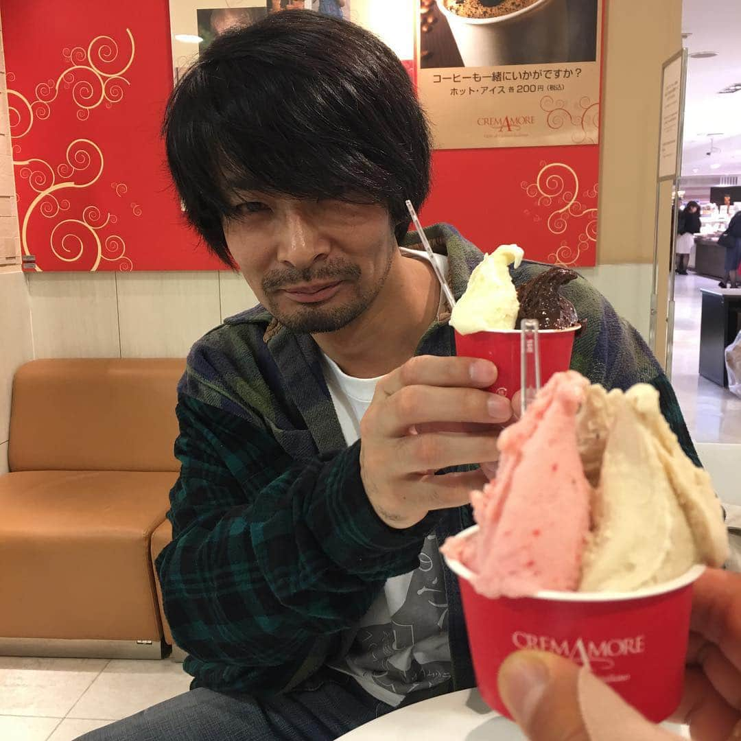 北岡悟さんのインスタグラム写真 - (北岡悟Instagram)「寿司からのアイス🍣→🍨 寿司撮り損ねる。 渋谷の西武が好きです。 声掛けられても「違います」としか言いませんが😈 #北岡悟 #藤井伸 #回し寿司活 #回し寿司活美登利 #回し寿司活西武渋谷店 #美登利寿司 #美登利寿司活  #cremamore #クレマモーレ #西武渋谷 #渋谷西武 #渋谷西武百貨店」4月23日 20時45分 - lotuskitaoka