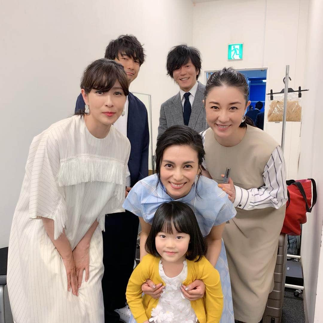 水野美紀さんのインスタグラム写真 - (水野美紀Instagram)「WOWOW「連続ドラマW 坂の途中の家」完成披露試写会でした！ 渾身の作品です。たくさんの方々にご覧いただきたい内容です。 舞台挨拶後に登壇者の皆さんと！ . 4/27（土）夜10:00スタートです！ . . #WOWOW  #連続ドラマW  #坂の途中の家 #柴咲コウ さん #田辺誠一 さん #伊藤歩 さん #眞島秀和 さん #松本笑花 ちゃん #森ガキ侑大 監督 #水野美紀」4月23日 20時46分 - mikimizuno_official