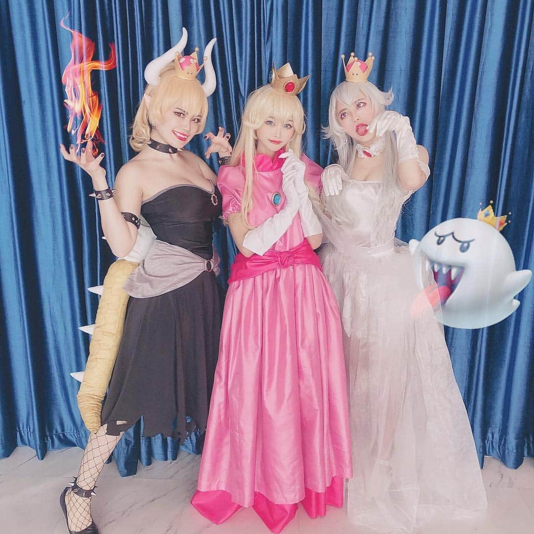 さきぼんさんのインスタグラム写真 - (さきぼんInstagram)「クッパ姫、キングテレサ姫、ピーチ姫のコスプレしました🖤 . クッパ姫 : さいおん(@ayane_bell ) キングテレサ姫 : そのちゃん(@pipilovepink ) ピーチ姫 : さきぼん それぞれキャラにどハマりしてたと思う😚笑 . ウィッグセットは3人ともロビー代官山(@heartim.lobby )でやってもらったよ！1000円でやってもらえるからかなりおすすめ♡ . . #キングテレサ姫#テレサ姫#ピーチ姫 #クッパ姫#ピーチクラウン#Peachyboo #Booette #PrincessBoo#cosplaygirls #cosplayer #cosplay #model #cosplaygirl #コスプレ #anime #코스프레 #cosplaymodel #photographer#マリオ #セクシー #角色扮演#コスプレイヤー #カメラマンさん募集 #animegirl #cosplaylife #lobby代官山 #ロビー代官山 #ウィッグカット #ウィッグセット #さきぼんコスプレ」4月23日 20時55分 - sakibon69