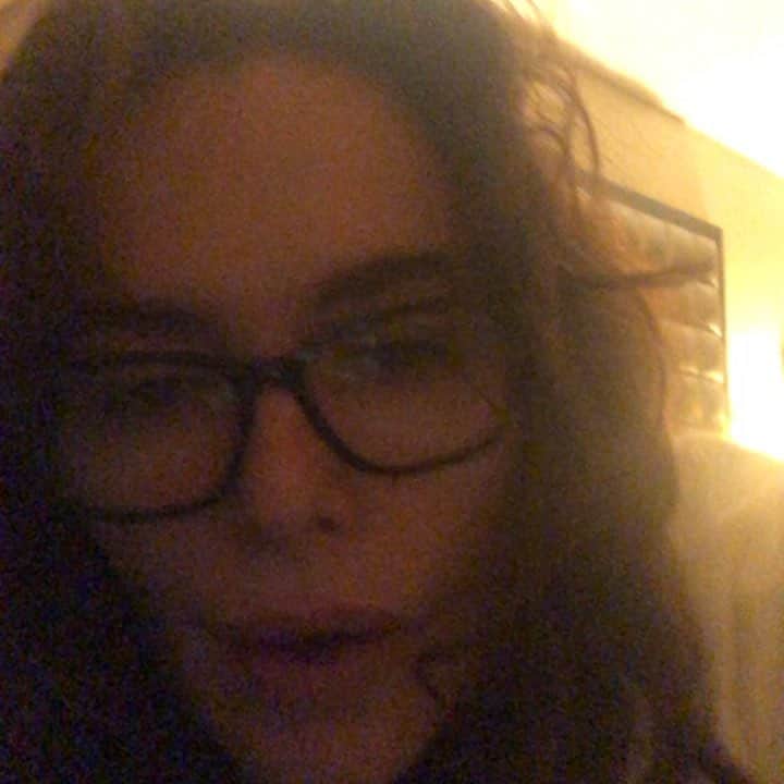 レナ・ヘディのインスタグラム：「😡」