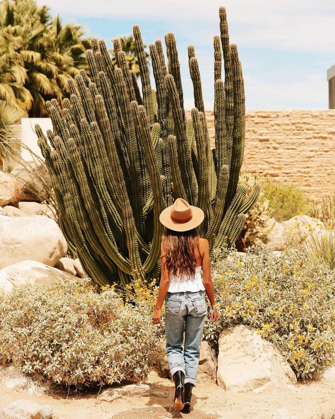 ジュリー・サリニャーナさんのインスタグラム写真 - (ジュリー・サリニャーナInstagram)「Caligirl. 🌵」4月23日 20時52分 - sincerelyjules