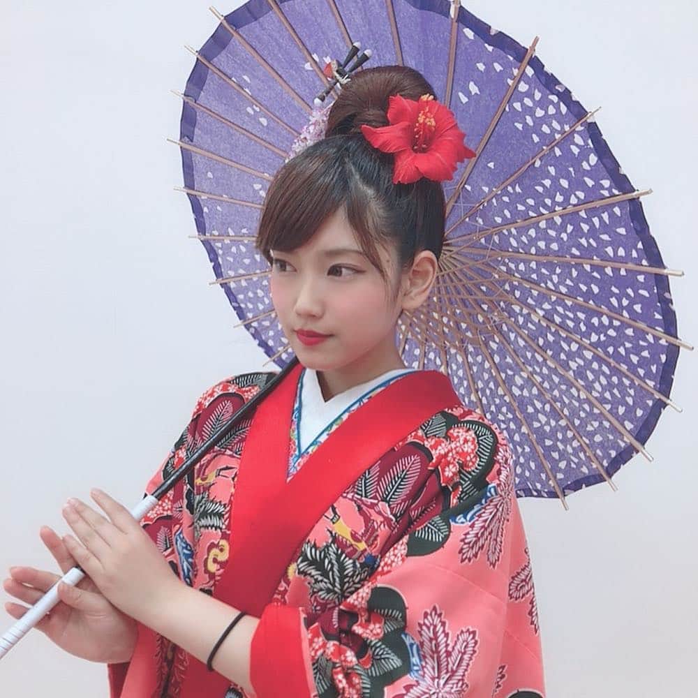 河原美結のインスタグラム：「・ ・ まだまだ続く沖縄編!!! 念願だった琉球衣装着れた👘 ピンク着るの珍しいけど一目惚れでした💕✨ ・ ・ #fashion #kimono #Japanese #japanesegirl #okinawa #okinawatrip #japaneseclothes #portrait #portraitgirl #flower  #沖縄 #琉球 #琉球衣装 #和服 #着物 #お団子ヘア #ピンク #沖縄旅行 #被写体 #ポートレート #ハイビスカス #インスタ映え #衣装 #instagood #instadaily #instalove #instalike」