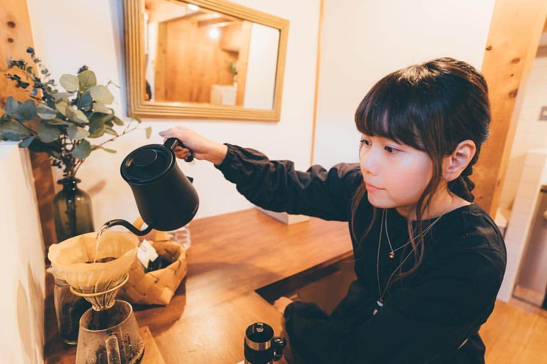 sorayuchiのインスタグラム：「Coffee ☕️ ・ 2枚目は美味しくな〜れのおまじないらしいよ☺︎ 豆からひいて淹れるコーヒーってなんでこんなに美味しいんでしょう(*´꒳`*)」