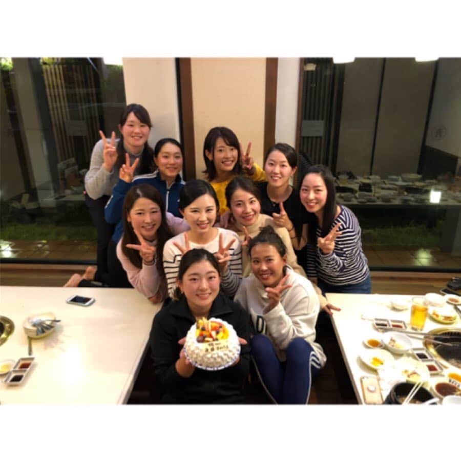 川崎志穂さんのインスタグラム写真 - (川崎志穂Instagram)「0423 ・ ・ 今期第１回目の同期会❤️❤️ ももちゃんの優勝祝いともえかちゃんりこさんあやちゃんのHappy Birth Day 🎂🎉 １度に２つのサプライズはドキドキでした😳❤️❤️ ・ ・ #GOLF #ゴルフ #골프 #高尔夫 #ゴルフ女子 #89期生 #LPGA #次もたのしみ #同期会 #本当にだいすき」4月23日 21時13分 - shiiiistagram__official