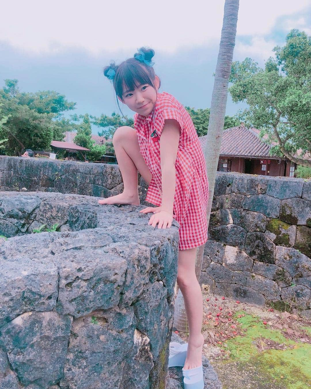 長澤茉里奈さんのインスタグラム写真 - (長澤茉里奈Instagram)「井戸の住人に声掛ける僕 #marichuu #nagasawamarina #グラビア #アイドル #さだこさーん #出てこなかった」4月23日 21時10分 - marinanagasawa1008