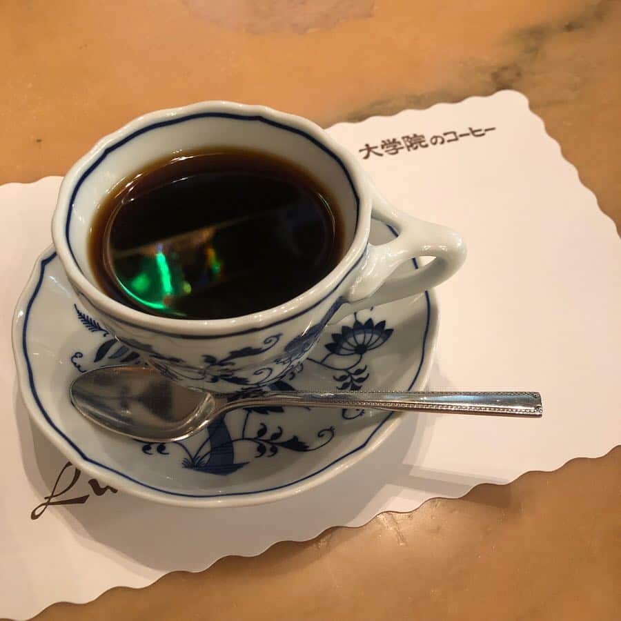 村田倫子さんのインスタグラム写真 - (村田倫子Instagram)「お城みたいなコーヒー屋さん🏰 すごく気に入ったので、また行きたい。 居心地がよすぎて長居しちゃった☕︎ #コーヒーの大学院  #食べりんログ #ルミエールドパリ」4月23日 21時16分 - rinco1023