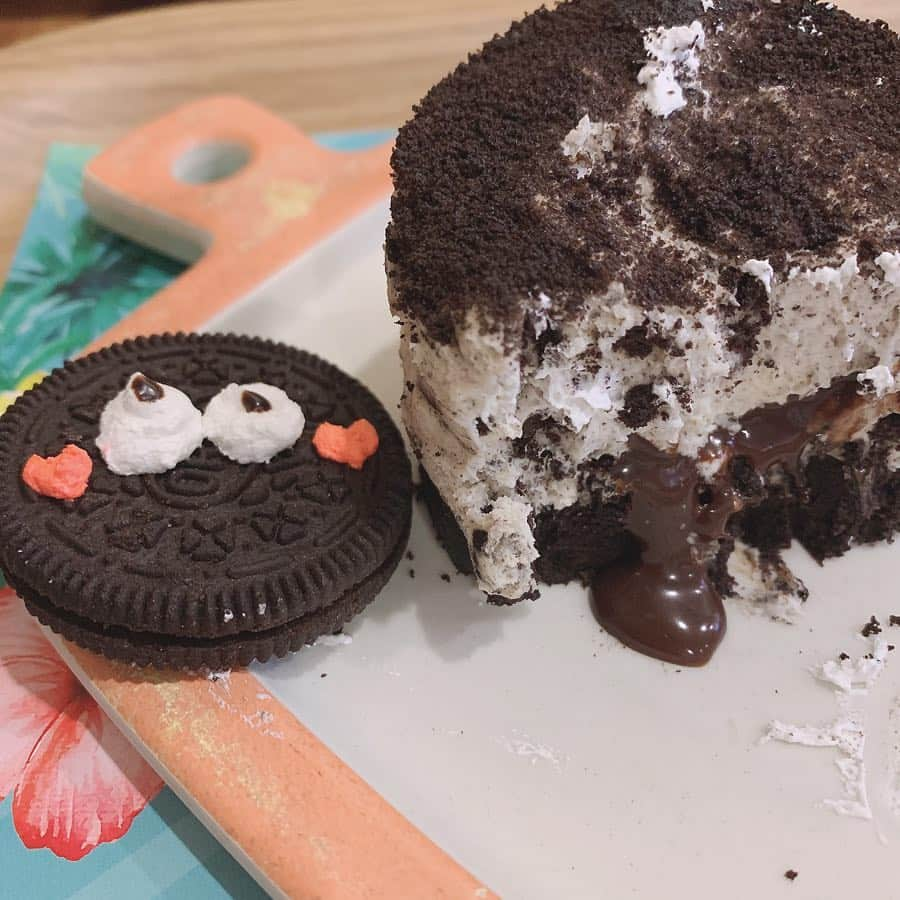 長谷川怜華さんのインスタグラム写真 - (長谷川怜華Instagram)「.. ... 念願の♡♡ オレオケーキ🍰♡ 甘々で美味しかった☺️✨ #新大久保 #新大久保カフェ #cafedebingsu #cafe #food #sweets .. ..」4月23日 21時17分 - hasegawa_reika