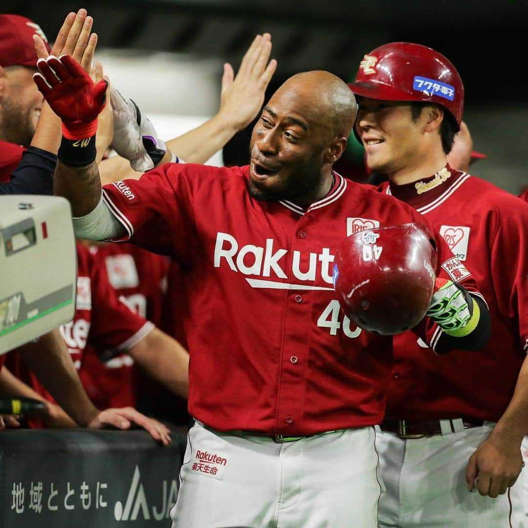 東北楽天ゴールデンイーグルスさんのインスタグラム写真 - (東北楽天ゴールデンイーグルスInstagram)「⚾️ ⚾️F 1-4 E⚾️ 平石監督の誕生日を劇的勝利で飾る🎉✨ 9回にウィーラー選手が勝ち越し6号3ラン‼️ 先発の辛島選手は6回1失点でしっかりとゲームを作り 続く森原選手、ハーマン選手、松井選手は無失点👍🏼 #rakuteneagles #RESTART #日本一の東北へ #ウィーラー #辛島航 #平石洋介監督」4月23日 21時38分 - rakuten_eagles