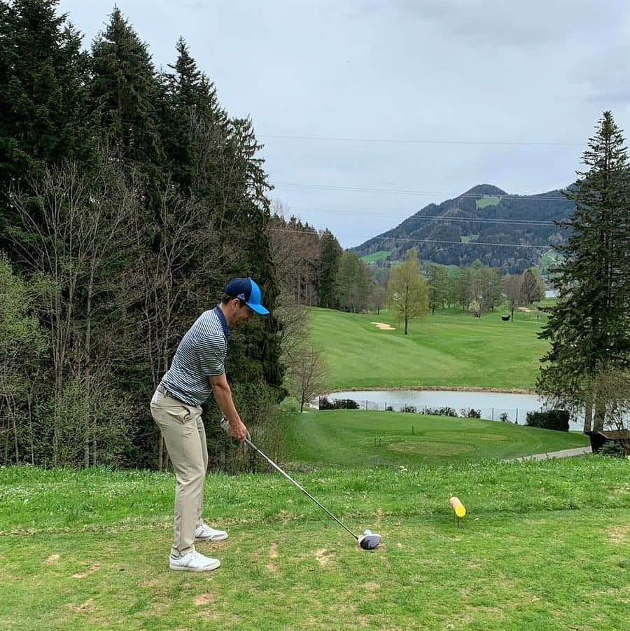 フィリップ・ラームさんのインスタグラム写真 - (フィリップ・ラームInstagram)「“Der wichtigste Schlag ist immer der nächste” - viele Grüße vom Golfplatz 😉 "The most important shot in golf is the next one” - greetings from the golf course 😉」4月23日 21時47分 - philipplahm