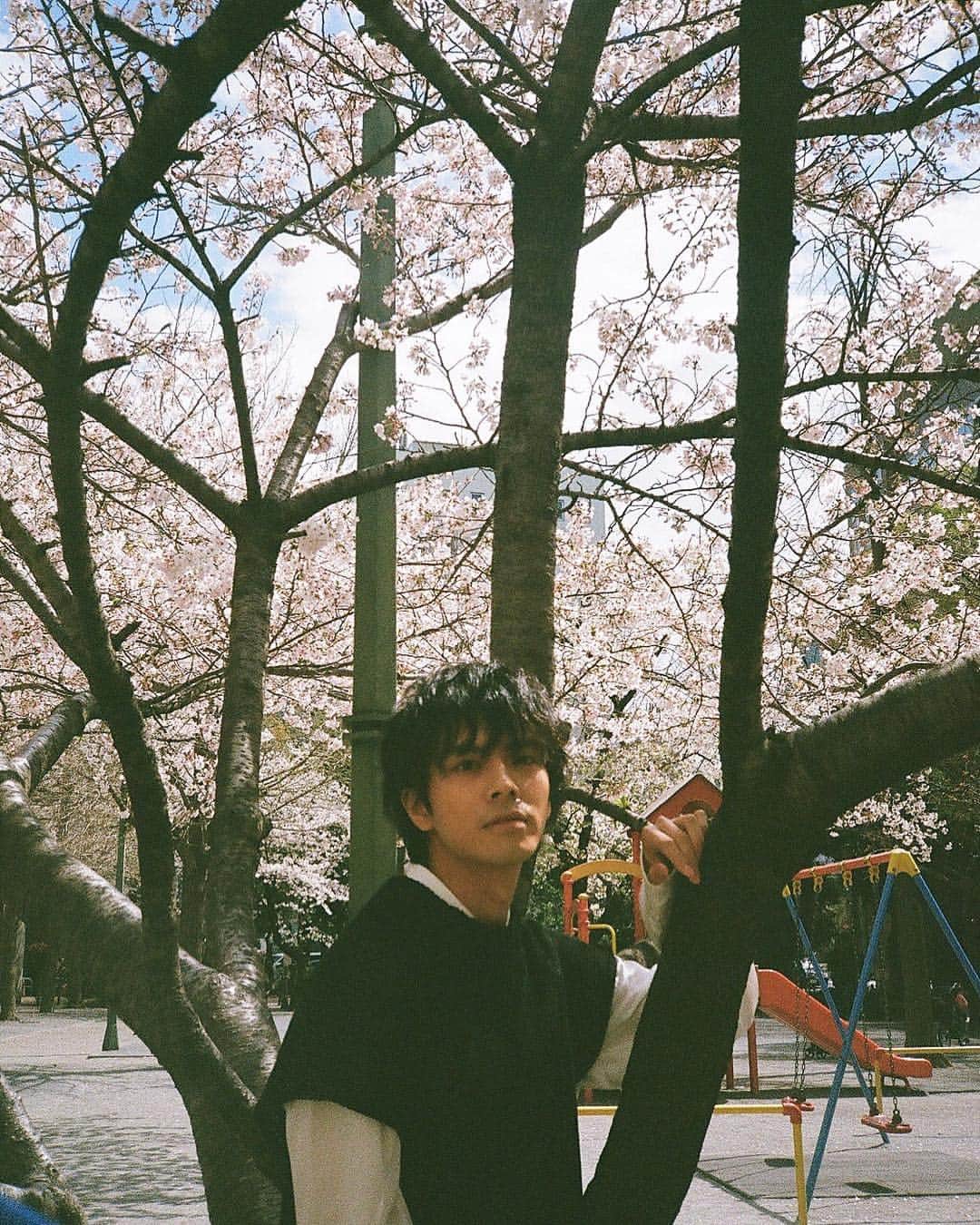 中尾暢樹さんのインスタグラム写真 - (中尾暢樹Instagram)「もう春だなあ。 最近半袖マン #中尾暢樹」4月23日 21時43分 - masaki_nakao_