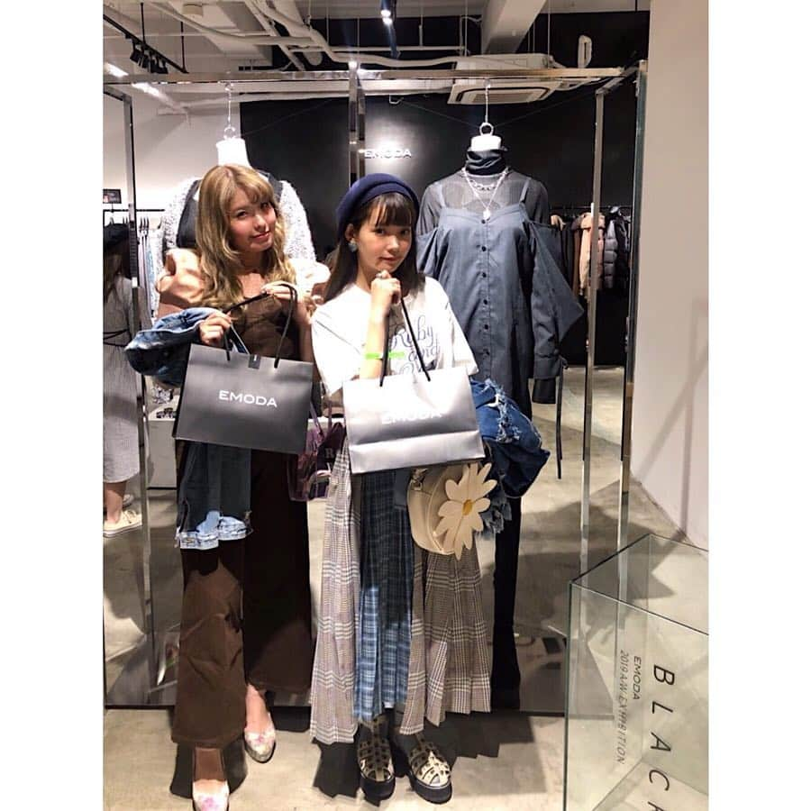 EMODAさんのインスタグラム写真 - (EMODAInstagram)「ㅤㅤㅤ  2019 Autumn/Winter EXHIBITION -BLACK-ㅤㅤㅤ  ㅤㅤㅤ ㅤㅤㅤ  SNAP✔️📷ㅤㅤㅤ  ㅤㅤㅤ  Special thanks❤️ ㅤㅤㅤ ㅤㅤㅤ ㅤㅤㅤ OFFICIAL BLOGにて展示会の様子を公開中👀 ㅤㅤㅤ #EMODA #EXHIBITION #autumn  #winter  ㅤㅤㅤ ㅤㅤㅤ #永井理子  #吉木千沙都  #古泉千里  #北澤舞悠  #遠山茜子  #桃坂ナナ #中野恵那  #紗蘭  #れいたぴ (麗華) #mam #mim #LISAMELODY #LETY」4月23日 21時57分 - emoda_official