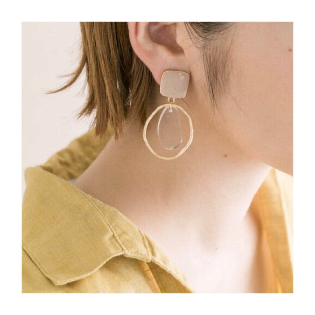 SMELLYさんのインスタグラム写真 - (SMELLYInstagram)「. Hot items . エポシカククリアメタルコンビイヤリング ¥1700＋tax . . #smellyjp #smelly #スメリー #accessory  #アクセサリー #イヤリング」4月23日 21時51分 - smelly.jp