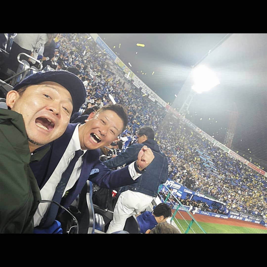 松本隆博のインスタグラム：「。 やりましたー！！ ヽ(^o^)丿ヽ(^o^)丿 阪神勝ちましたー(≧∇≦)/(≧∇≦)/ 六甲おろし♪！」