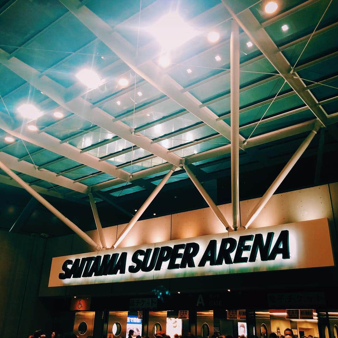 のインスタグラム：「﻿ THE RAMPAGE LIVE TOUR 2019﻿ "THROW YA FIST"﻿ 埼玉公演3日目。﻿ ﻿ さいたまスーパーアリーナで拳上げてきました。﻿ 目がいくつあっても足りないくらい、カッコよすぎる瞬間の連続でした…！ ﻿ ものすごい気迫に感動。﻿ ﻿ ［こすも］﻿ ﻿ #THERAMPAGE(@the_rampage_official)﻿ #THROWYAFIST﻿ ﻿ #LIKIYA﻿ #陣﻿ #RIKU﻿ #神谷健太﻿ #与那嶺瑠唯﻿ #山本彰吾﻿ #川村壱馬﻿ #吉野北人﻿ #岩谷翔吾﻿ #浦川翔平﻿ #藤原樹﻿ #武知海青﻿ #長谷川慎﻿ #龍﻿ #鈴木昂秀﻿ #後藤拓磨」